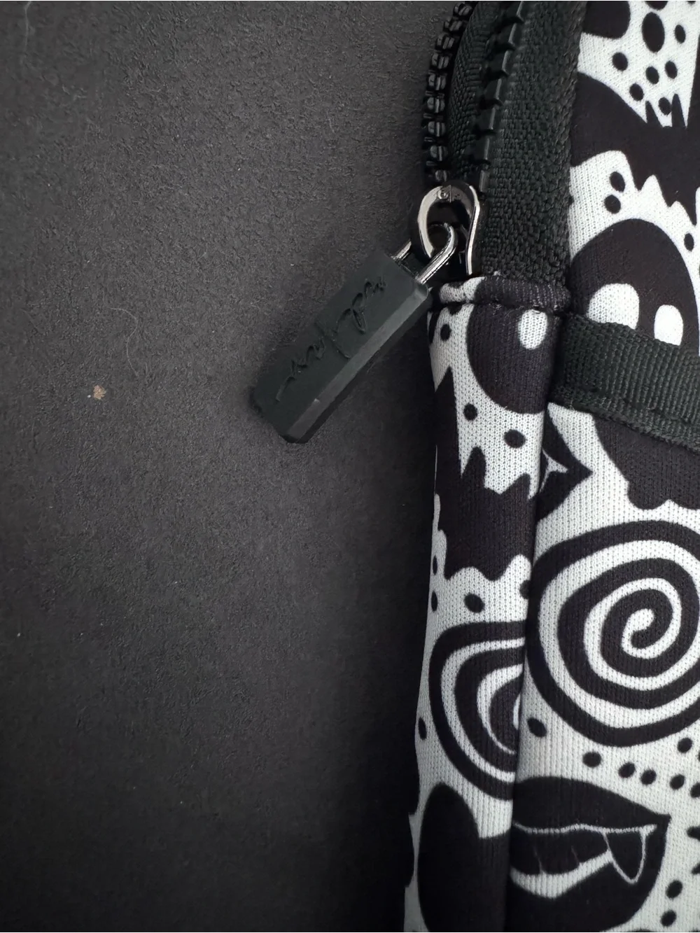 Radrev Halloween/spooky Kindle pouch
